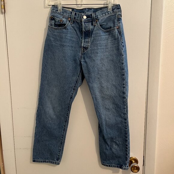 Levi's 501 Cropped Jeans - Picture 2 of 5